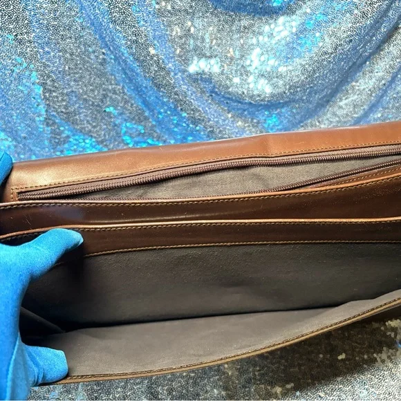 SALE TODAY - SUNDAY. Gucci Brown Leather Briefcase. Discounted Shipping - Picture 11 of 14